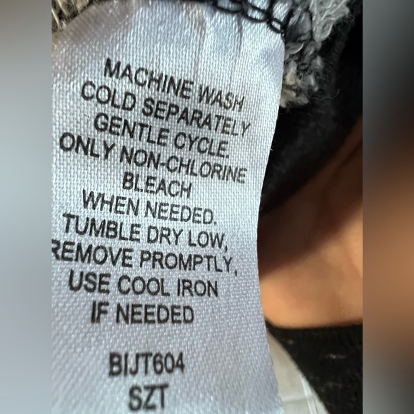 Derek Heart Lightweight Hoodie-Size Medium-Great used condition - Picture 5 of 6